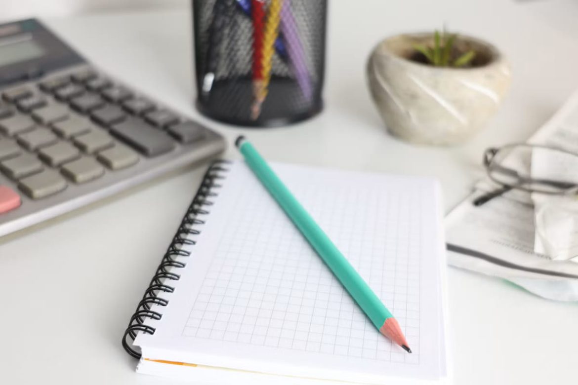 Micro-entrepreneur : livre des recettes, factures et ce que la loi exige vraiment